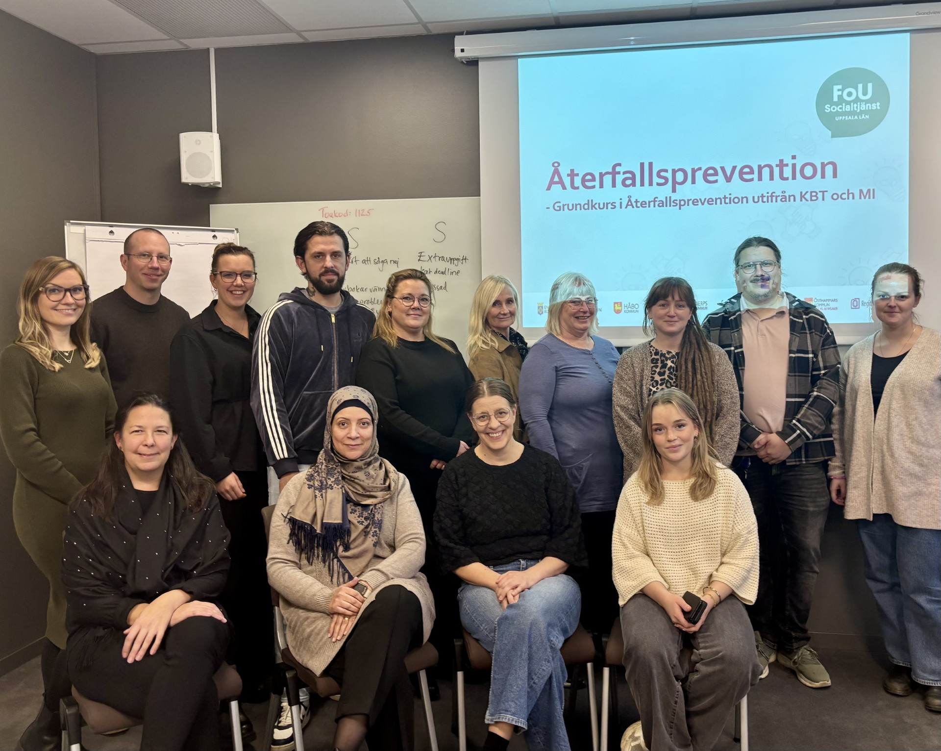 Gruppbild på deltagare från grundkursen i återfallsprevention 2025-26.