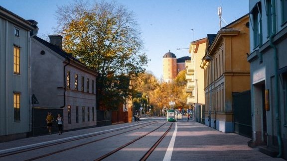 Spårväg - snart verklighet på Uppsalas gator. Visionsbild: White