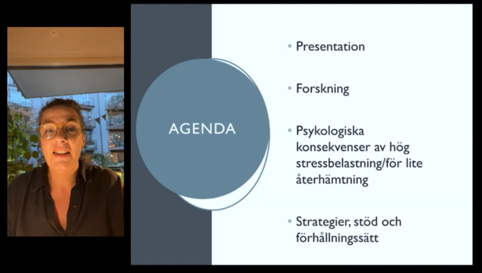Bella Stensn&auml;s f&ouml;rel&auml;ser invid presentation av f&ouml;rel&auml;sningens agenda.