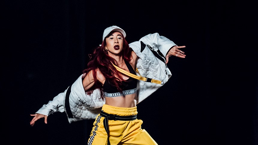 En tjej som danser streetdance 